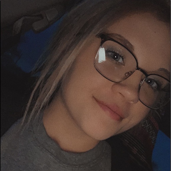 Meet your Posher, Katelyn - Picture 1 of 1